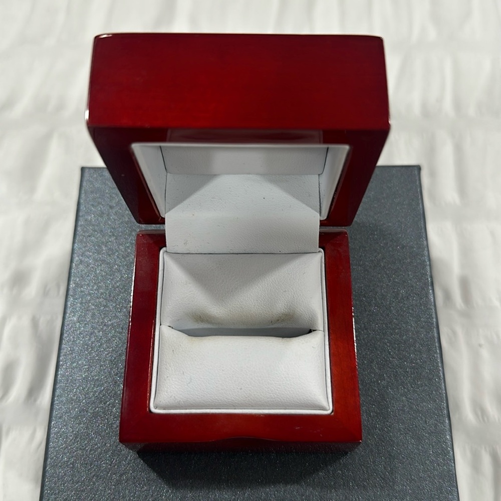 Ring box